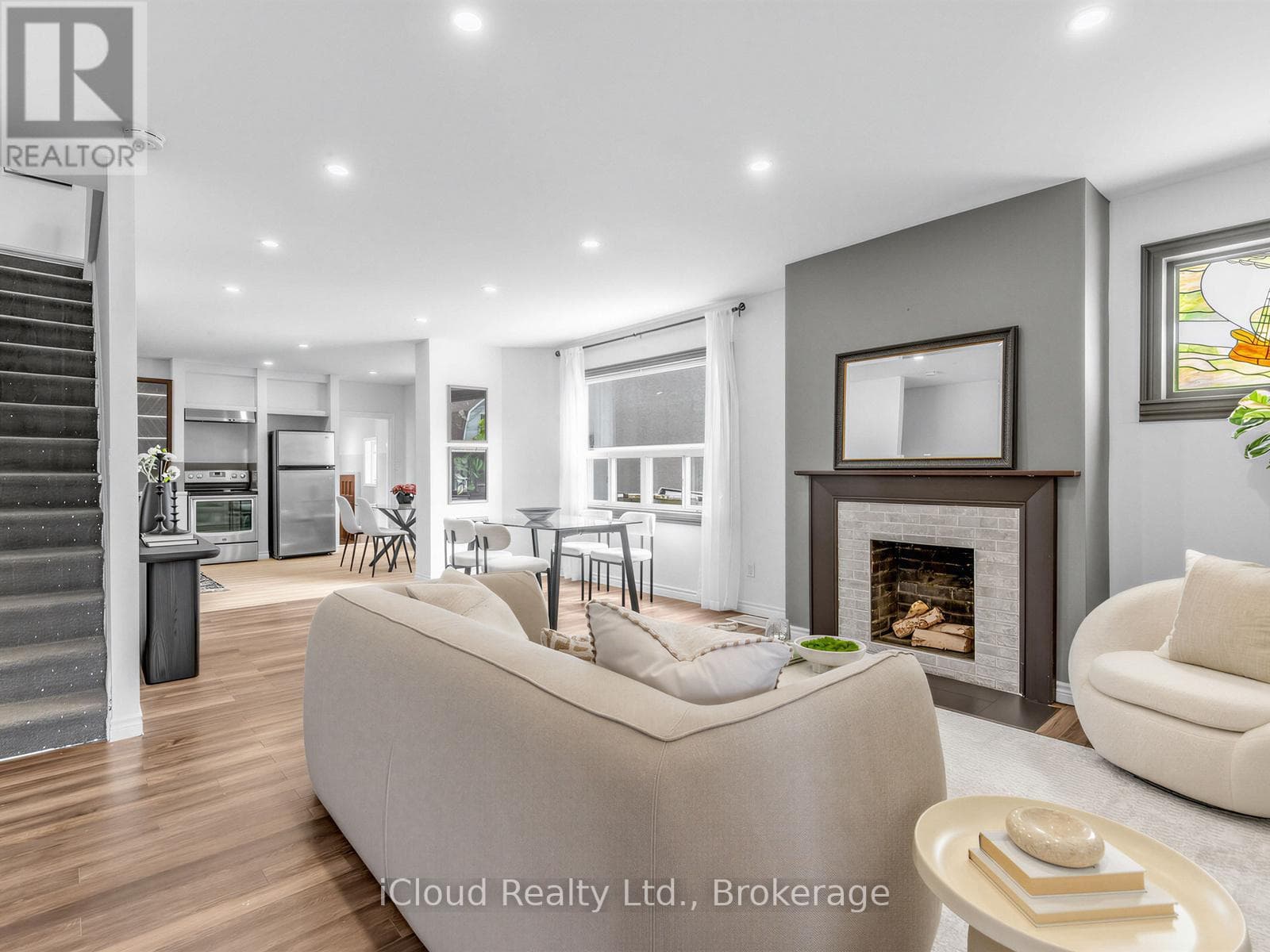 Single Family at 1303 Woodbine Avenue, Toronto (Woodbine-Lumsden), Ontario - Photo 3 - RE/MAX Garden City Realty