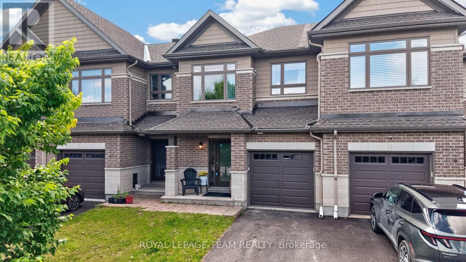 Single Family at 154 Woodhurst Crescent, Ottawa, Ontario - Photo 2 - RE/MAX Garden City Realty