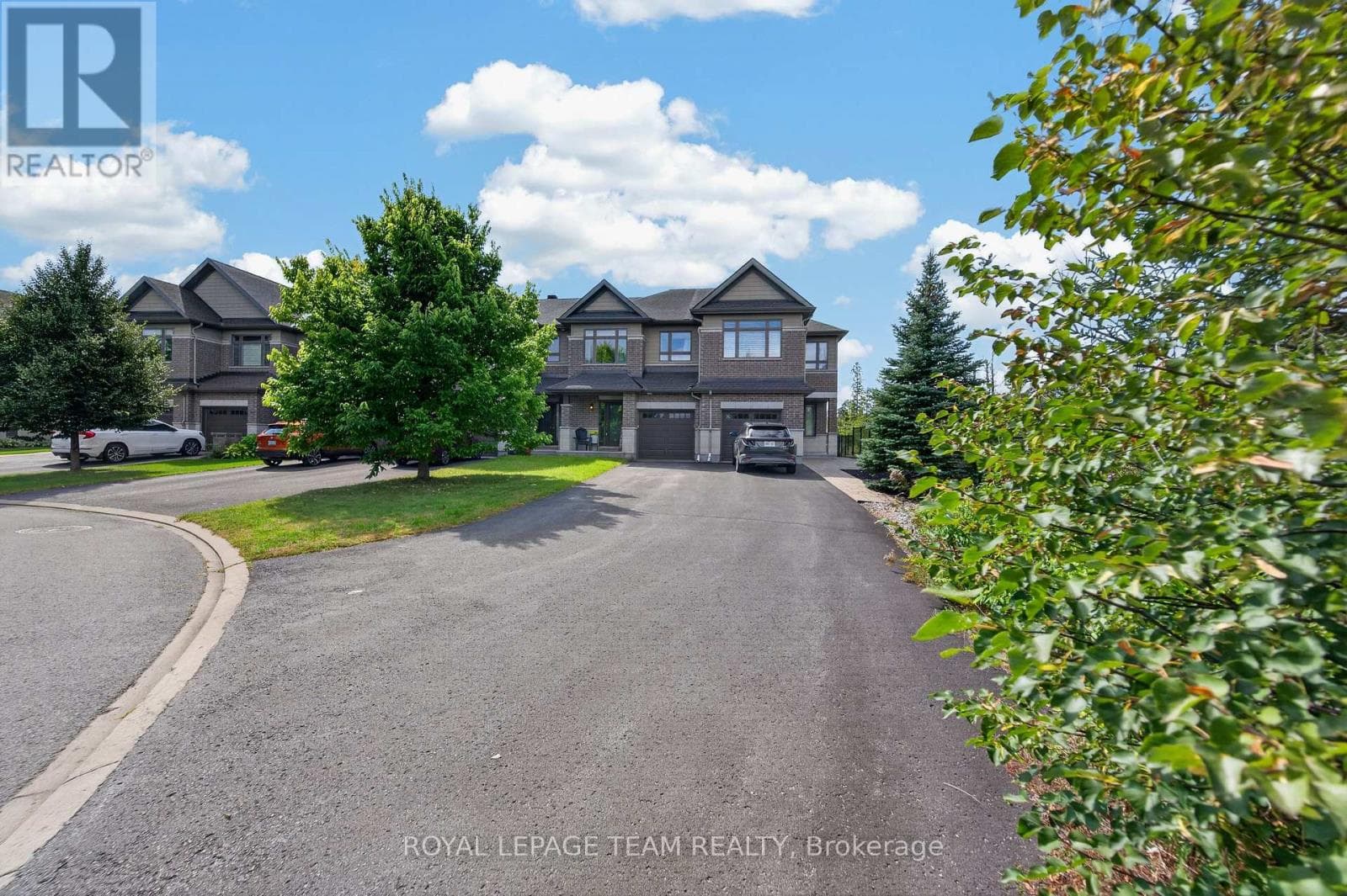 Single Family at 154 Woodhurst Crescent, Ottawa, Ontario - Photo 3 - RE/MAX Garden City Realty