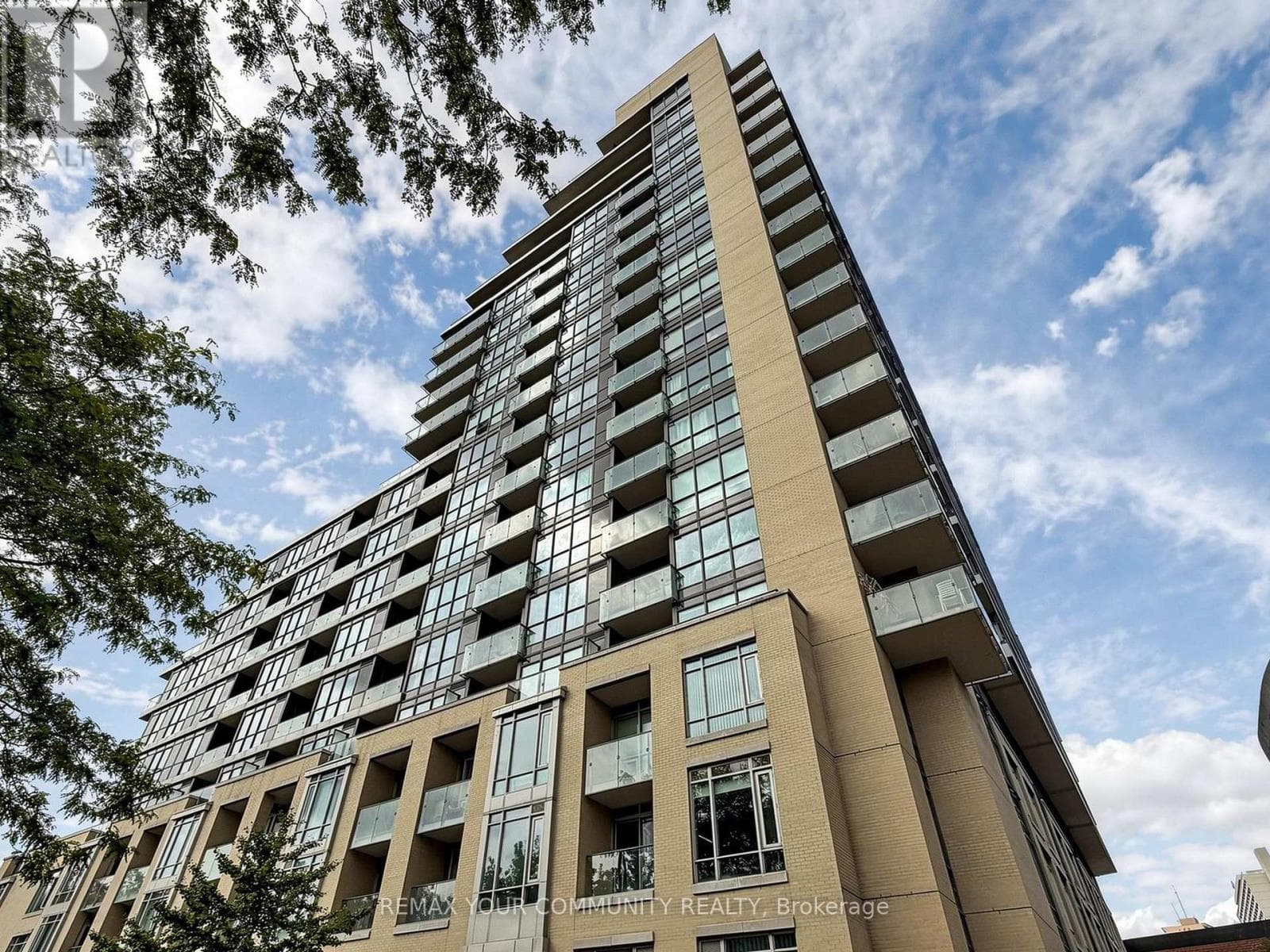 306- 60 Berwick Avenue