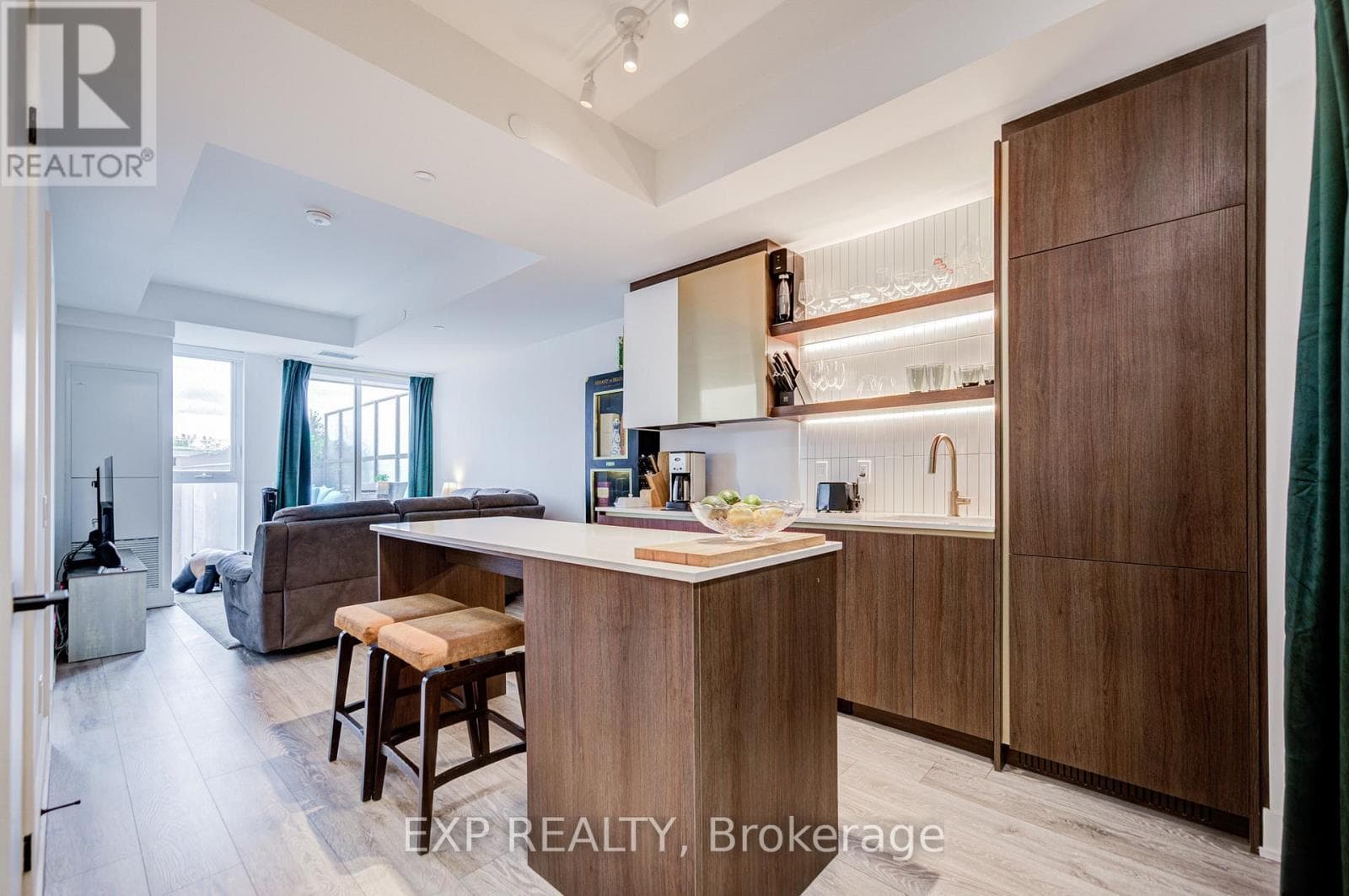 211- 1285 Queen Street