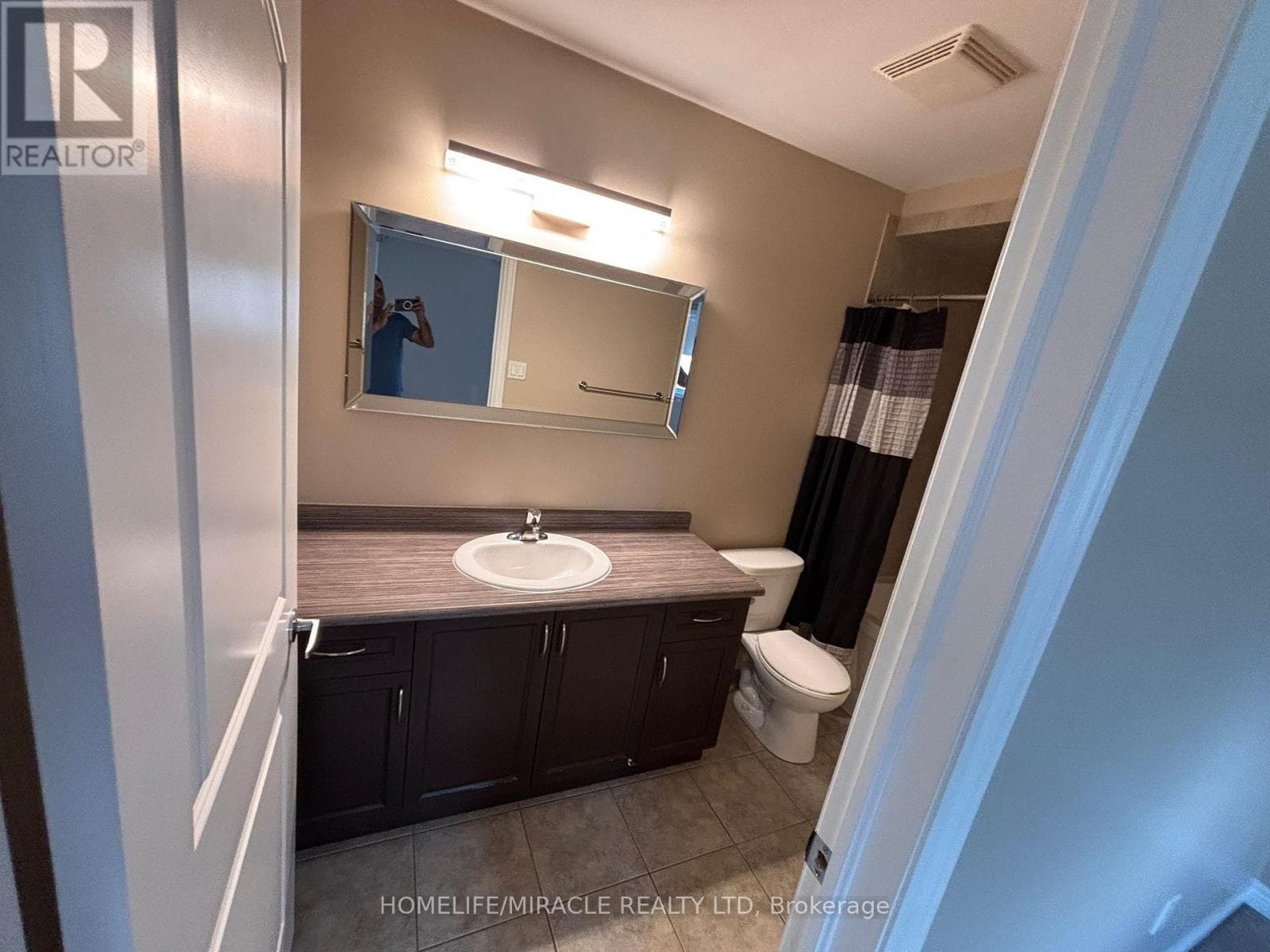 Single Family at 22- 380 lake Street, Grimsby (Grimsby Beach), Ontario - Photo 10 - RE/MAX Garden City Realty