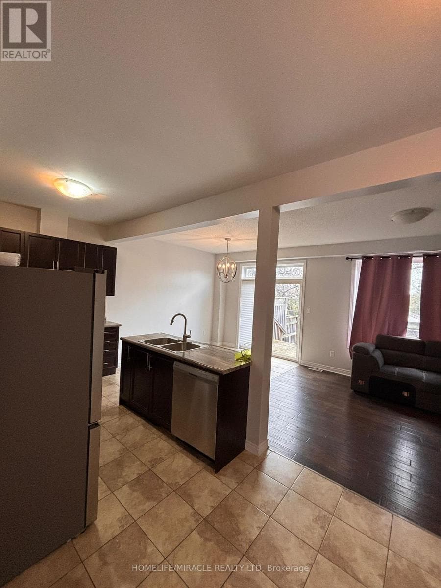 Single Family at 22- 380 lake Street, Grimsby (Grimsby Beach), Ontario - Photo 5 - RE/MAX Garden City Realty