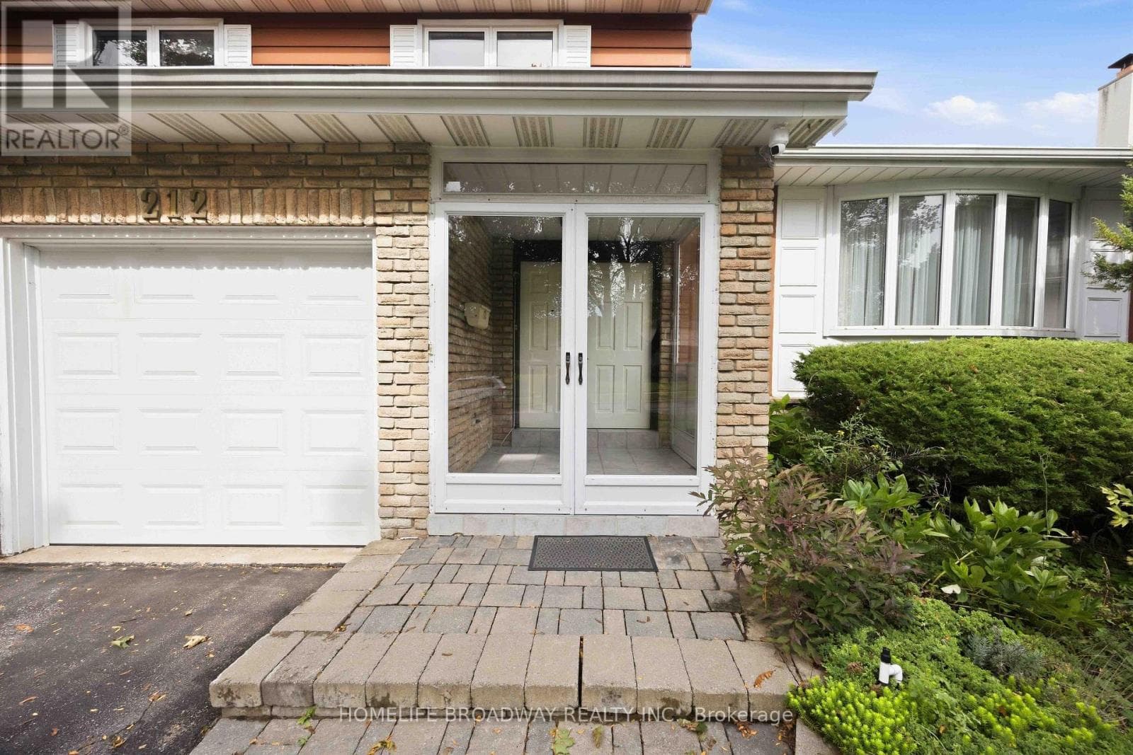 Single Family at 212 Bayview Fairways Drive, Markham (Bayview Fairway-Bayview Country Club Estates), Ontario - Photo 2 - RE/MAX Garden City Realty
