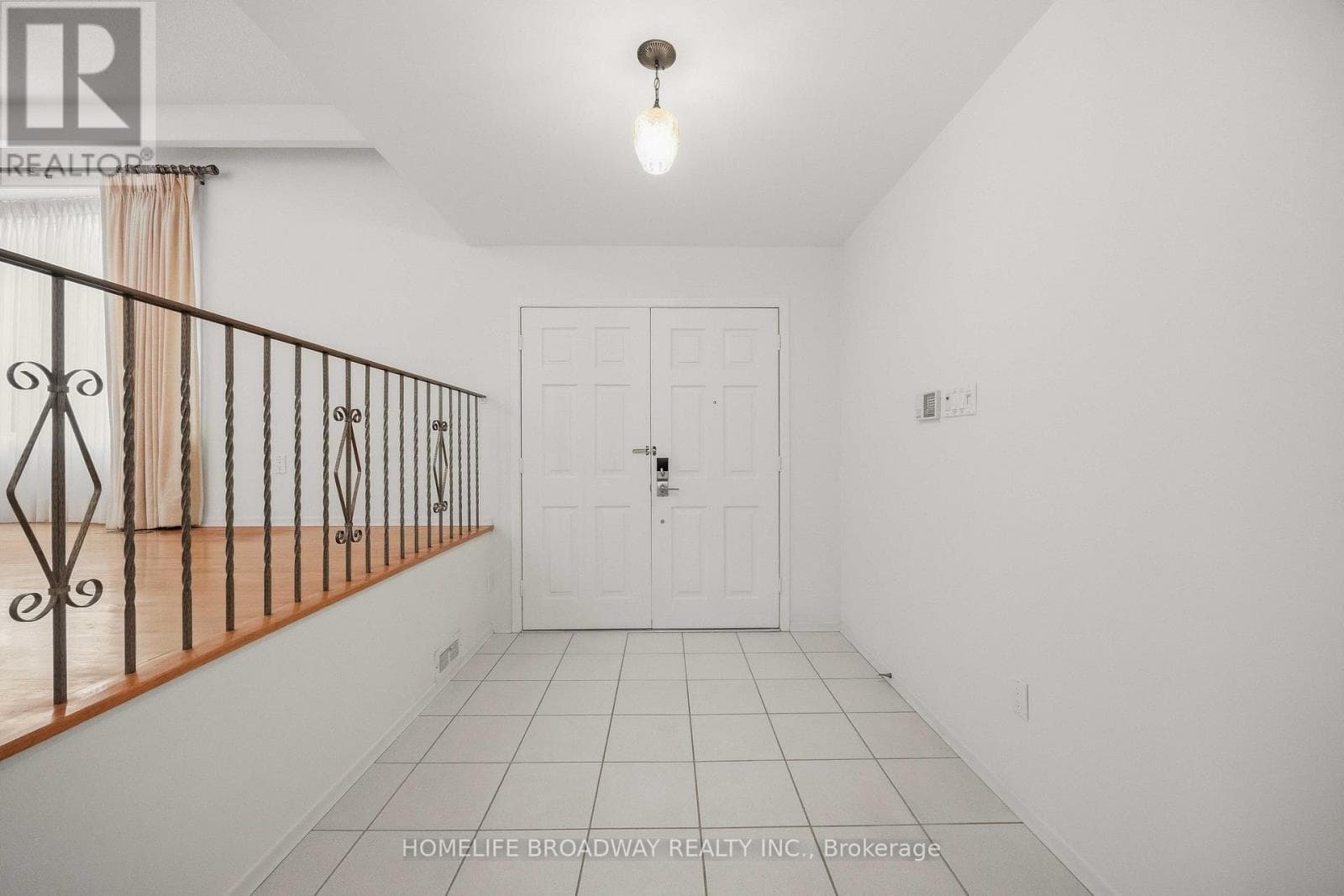 Single Family at 212 Bayview Fairways Drive, Markham (Bayview Fairway-Bayview Country Club Estates), Ontario - Photo 4 - RE/MAX Garden City Realty