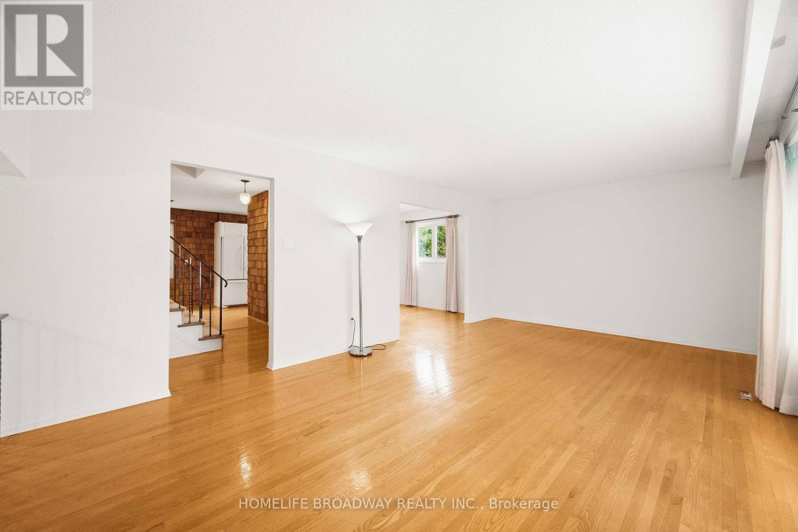 Single Family at 212 Bayview Fairways Drive, Markham (Bayview Fairway-Bayview Country Club Estates), Ontario - Photo 5 - RE/MAX Garden City Realty