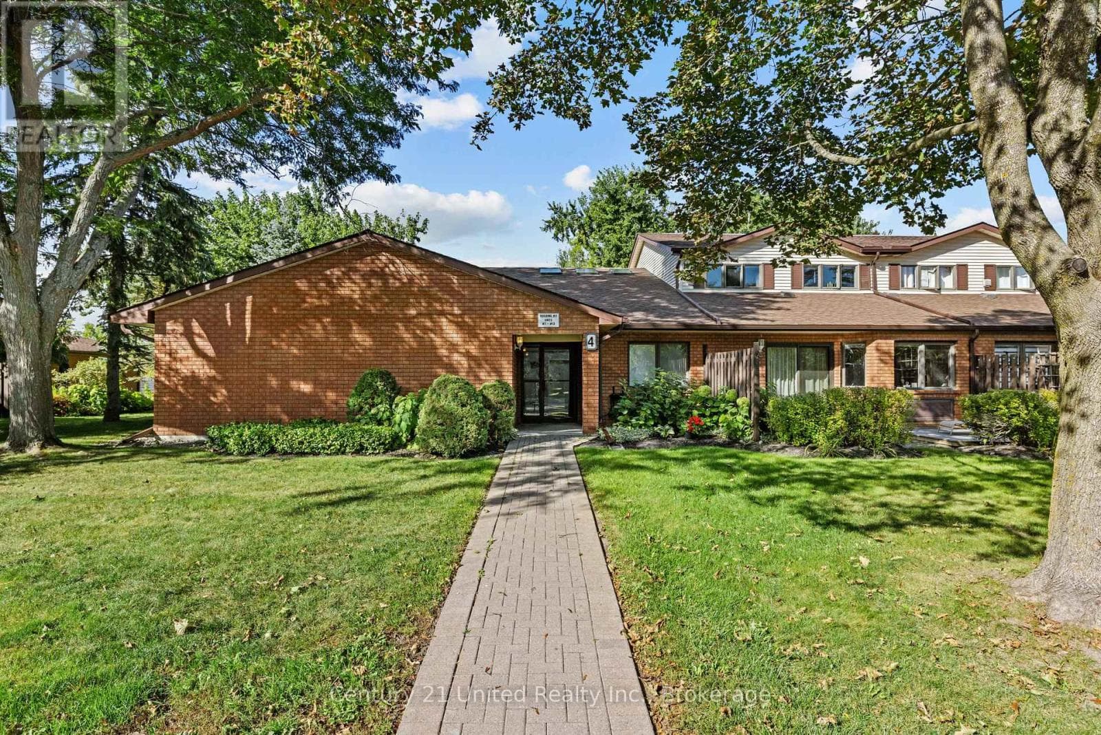 10- 36 Champlain Crescent