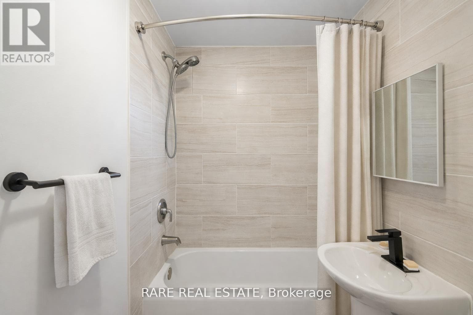 Multi-family at 1- 352 Hopewell Avenue, Toronto (Briar Hill-Belgravia), Ontario - Photo 6 - RE/MAX Garden City Realty