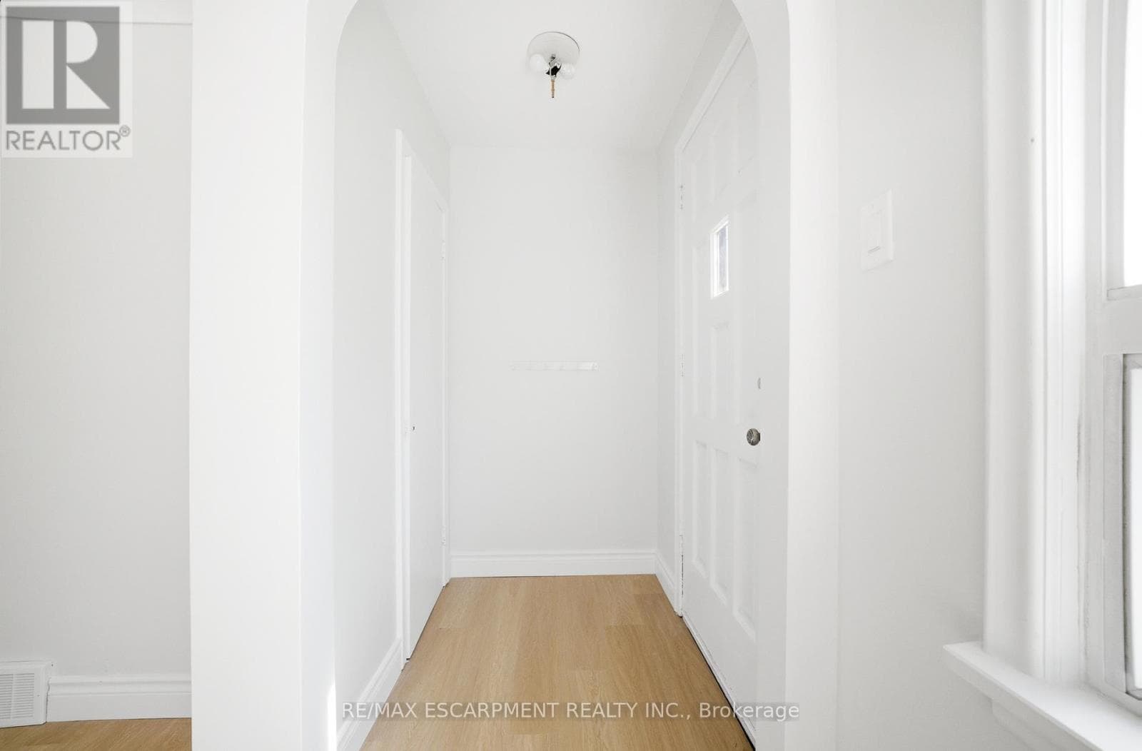 Single Family at 36 Woodelm Drive, St. Catharines (Carlton/Bunting), Ontario - Photo 2 - RE/MAX Garden City Realty
