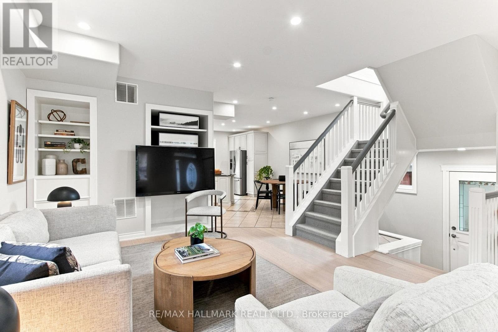 Single Family at 43 Ferris Road, Toronto (O'Connor-Parkview), Ontario - Photo 7 - RE/MAX Garden City Realty