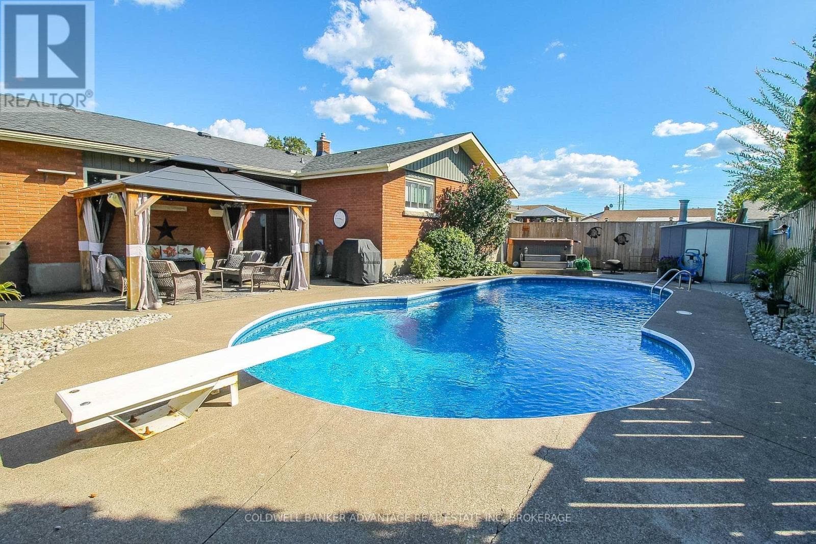 Single Family at 60 Gladys Avenue, Welland (Lincoln/Crowland), Ontario - Photo 2 - RE/MAX Garden City Realty