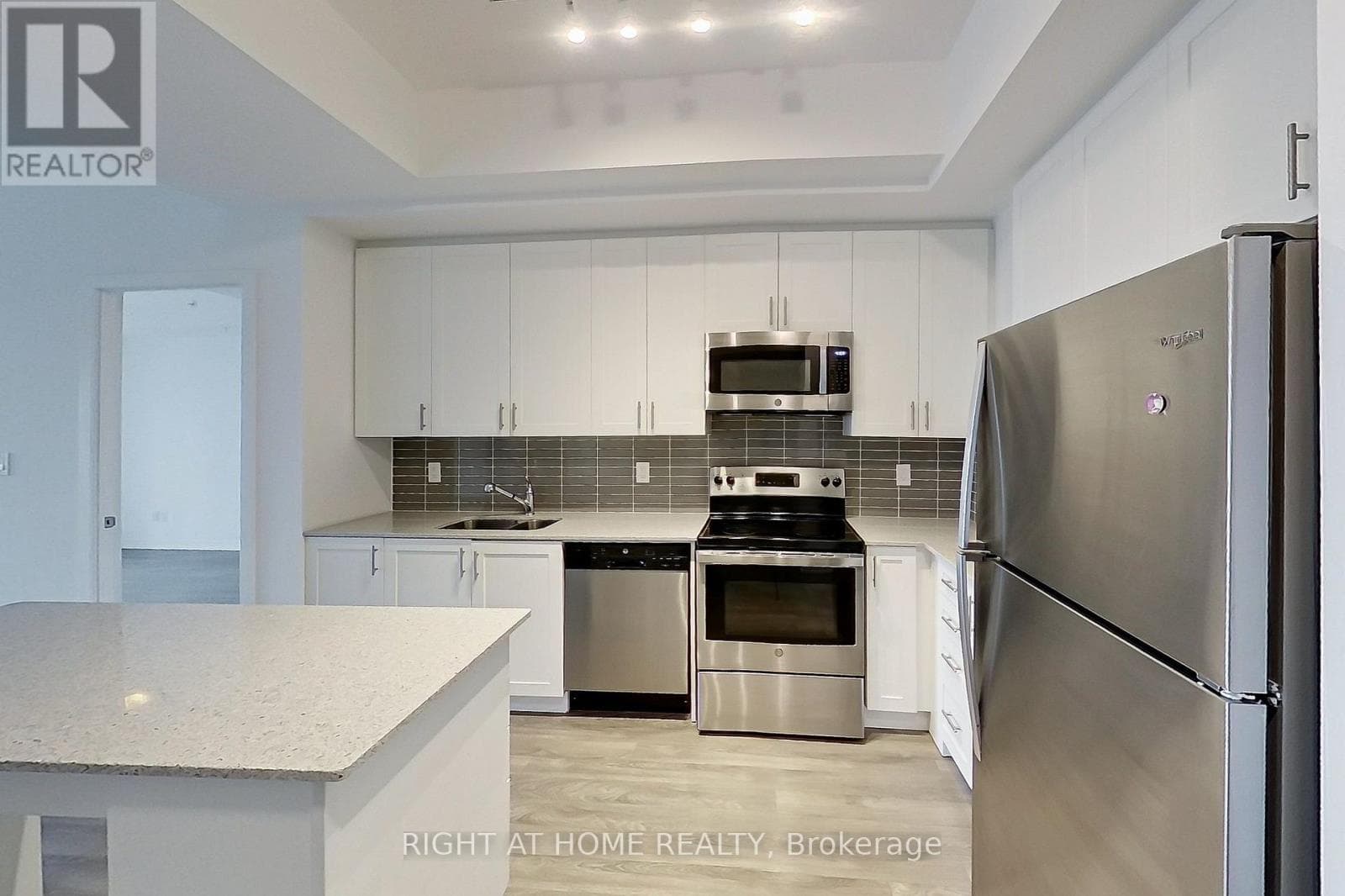 Single Family at 505- 550 North Service Road, Grimsby (Grimsby Beach), Ontario - Photo 6 - RE/MAX Garden City Realty