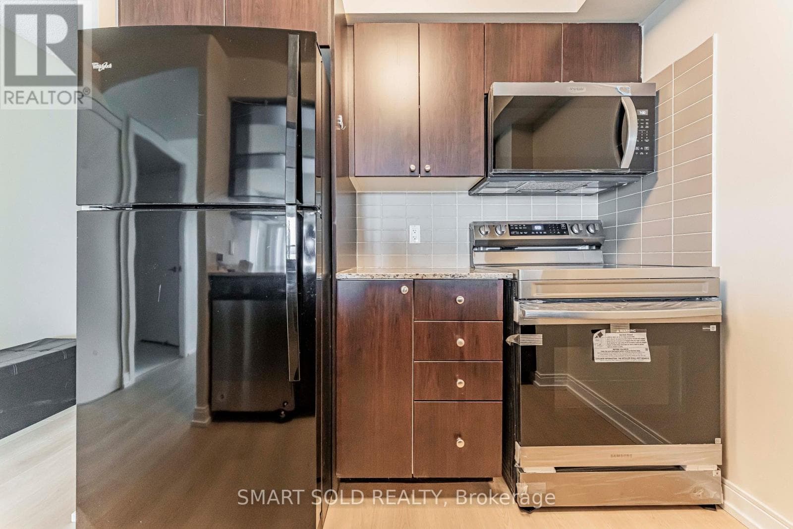 Single Family at 1621- 181 Village Green Square, Toronto (Agincourt North), Ontario - Photo 4 - RE/MAX Garden City Realty