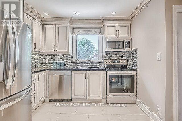 Single Family at Main- 43 Boothbay Crescent, Newmarket (Central Newmarket), Ontario - Photo 7 - RE/MAX Garden City Realty