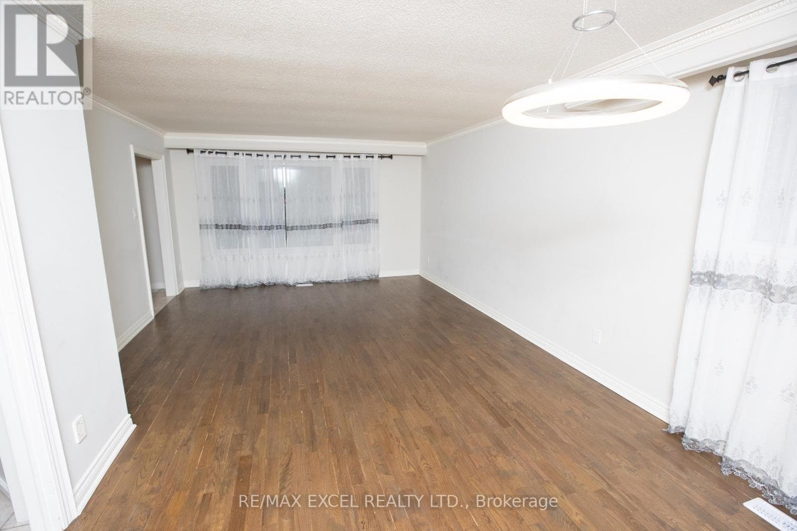 Single Family at Main Floor- 387 Crosby Avenue, Richmond Hill (Crosby), Ontario - Photo 4 - RE/MAX Garden City Realty