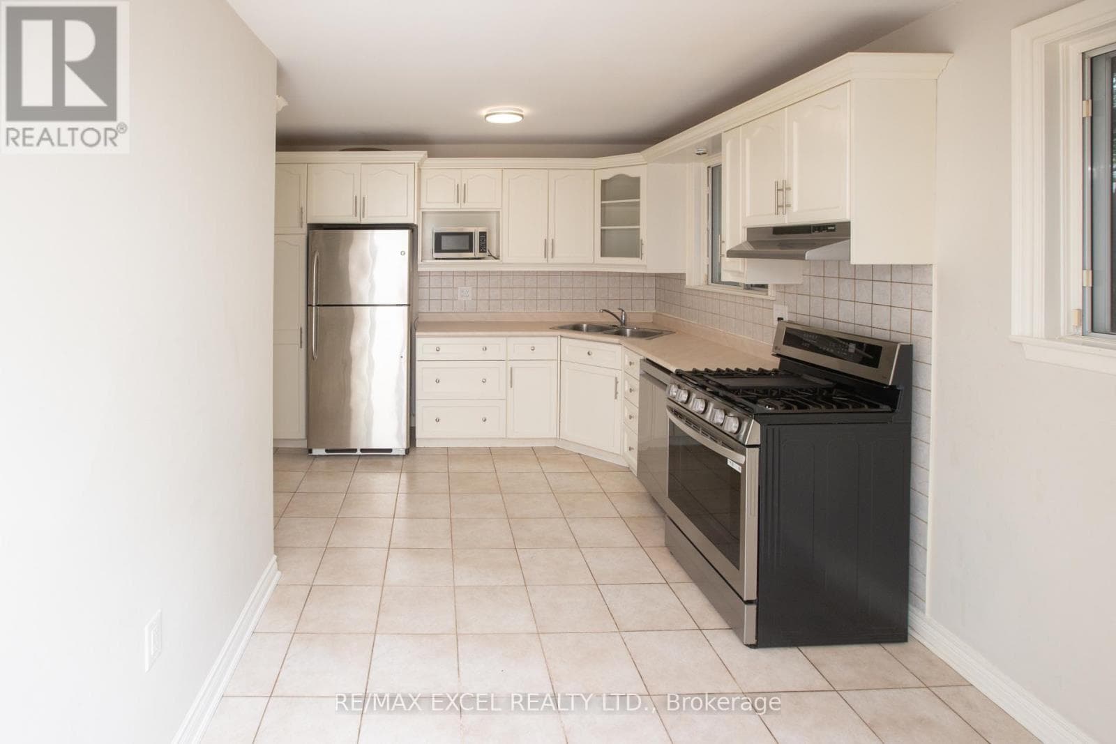 Single Family at Main Floor- 387 Crosby Avenue, Richmond Hill (Crosby), Ontario - Photo 6 - RE/MAX Garden City Realty