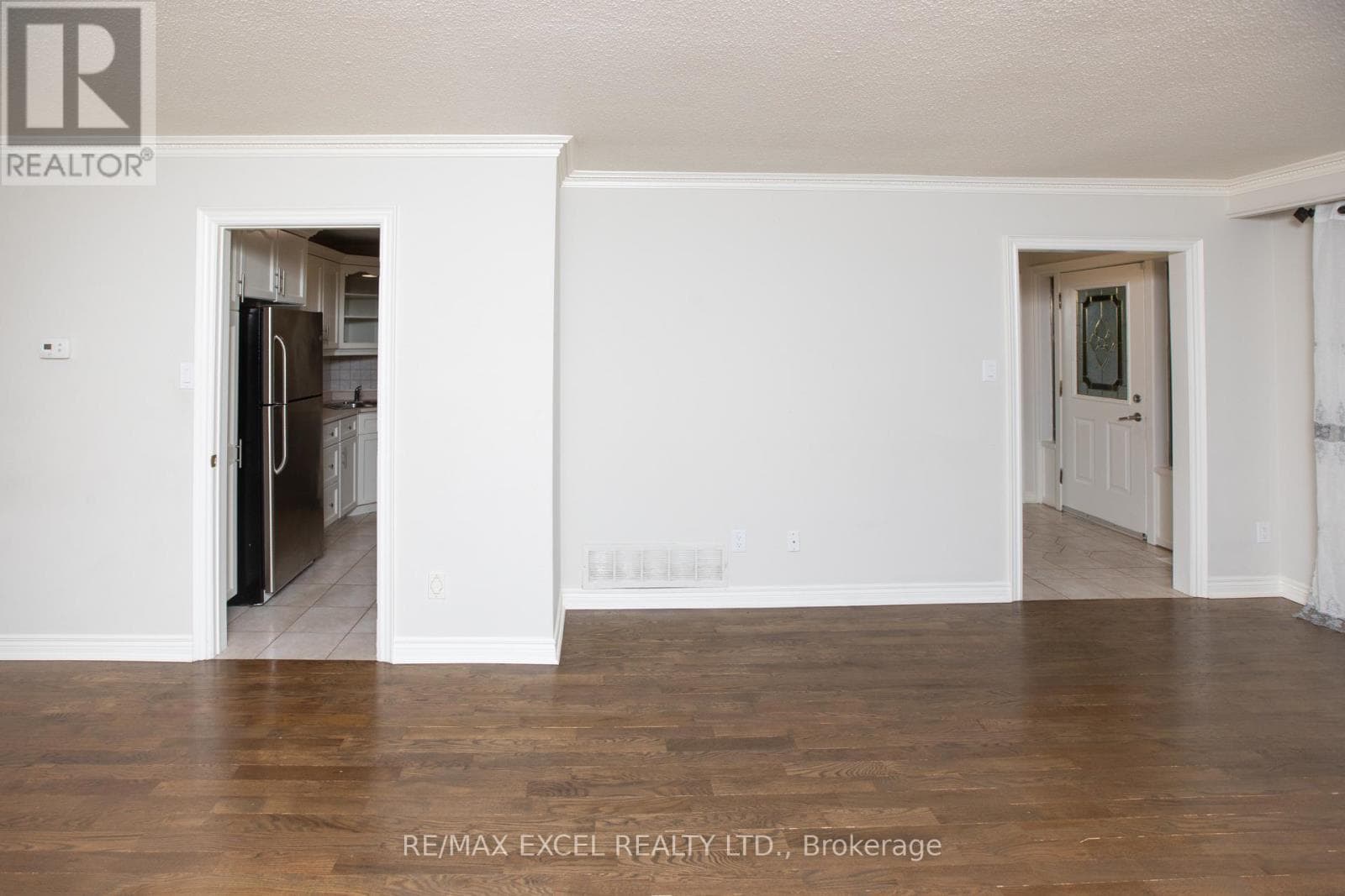Single Family at Main Floor- 387 Crosby Avenue, Richmond Hill (Crosby), Ontario - Photo 9 - RE/MAX Garden City Realty