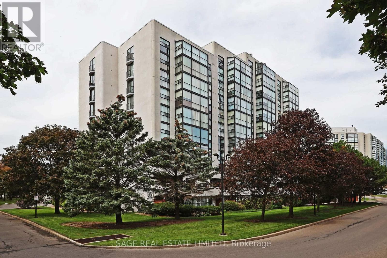 1015- 30 Harding Boulevard