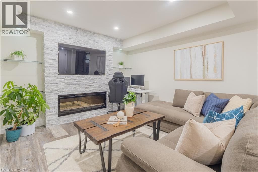 Single Family at 178 HUCK Crescent, Kitchener, Ontario - Photo 3 - RE/MAX Garden City Realty
