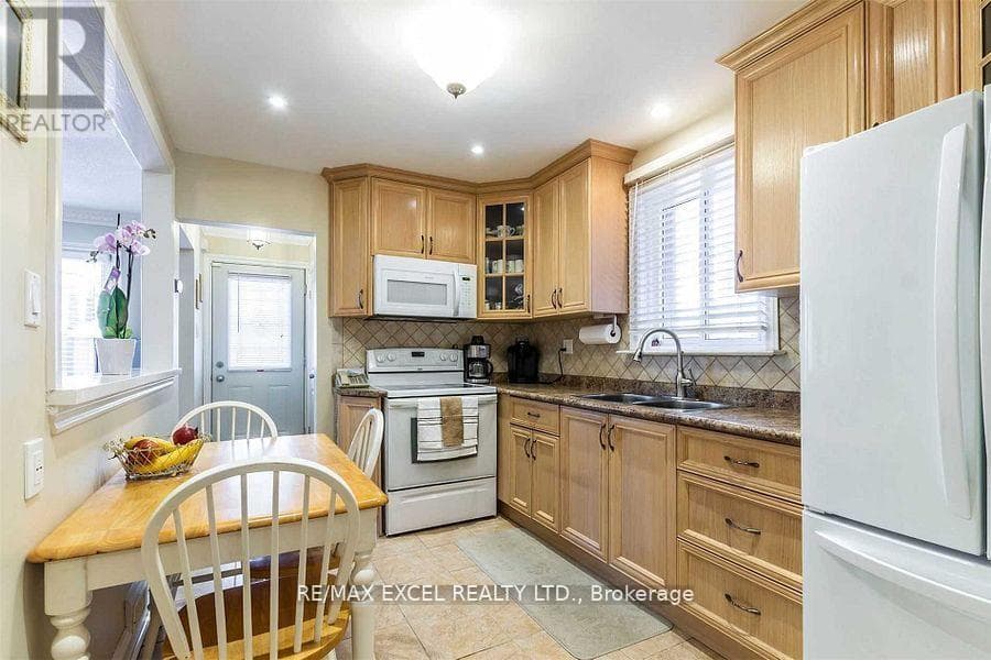 Single Family at 416 Rimilton Avenue, Toronto (Alderwood), Ontario - Photo 8 - RE/MAX Garden City Realty