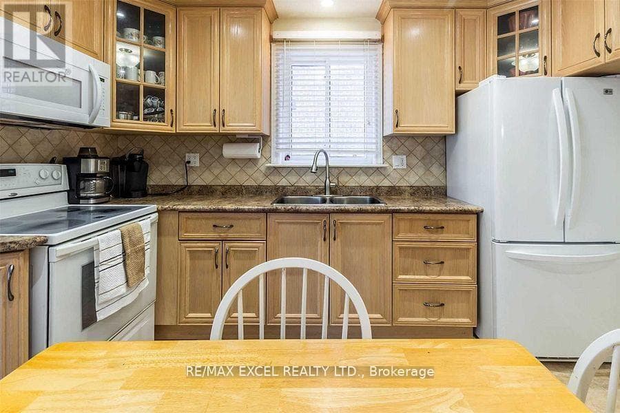 Single Family at 416 Rimilton Avenue, Toronto (Alderwood), Ontario - Photo 9 - RE/MAX Garden City Realty