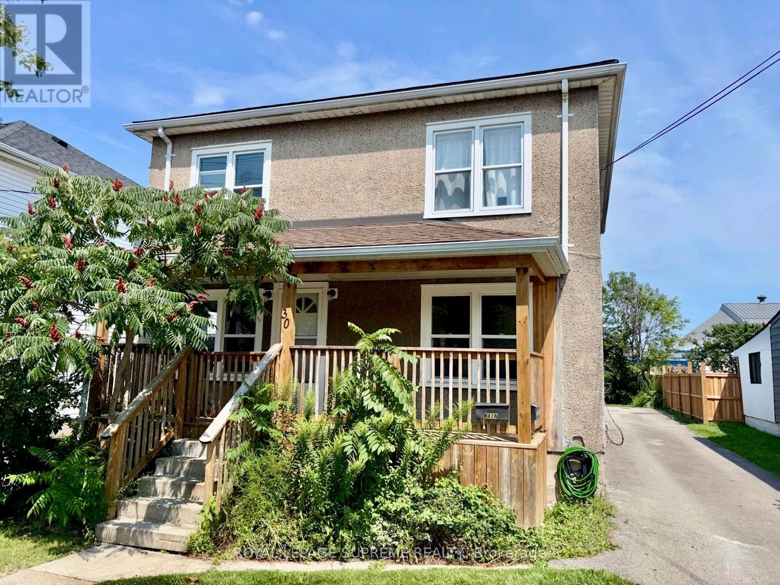 Multi-family at Main Floor- 30 Fourth Street, Welland (Lincoln/Crowland), Ontario - Photo 2 - RE/MAX Garden City Realty