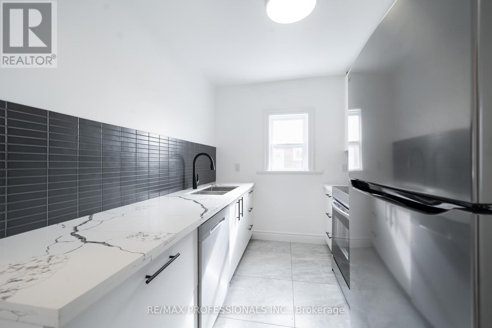 Single Family at MAIN- 174 Thirtieth Street, Toronto (Alderwood), Ontario - Photo 8 - RE/MAX Garden City Realty