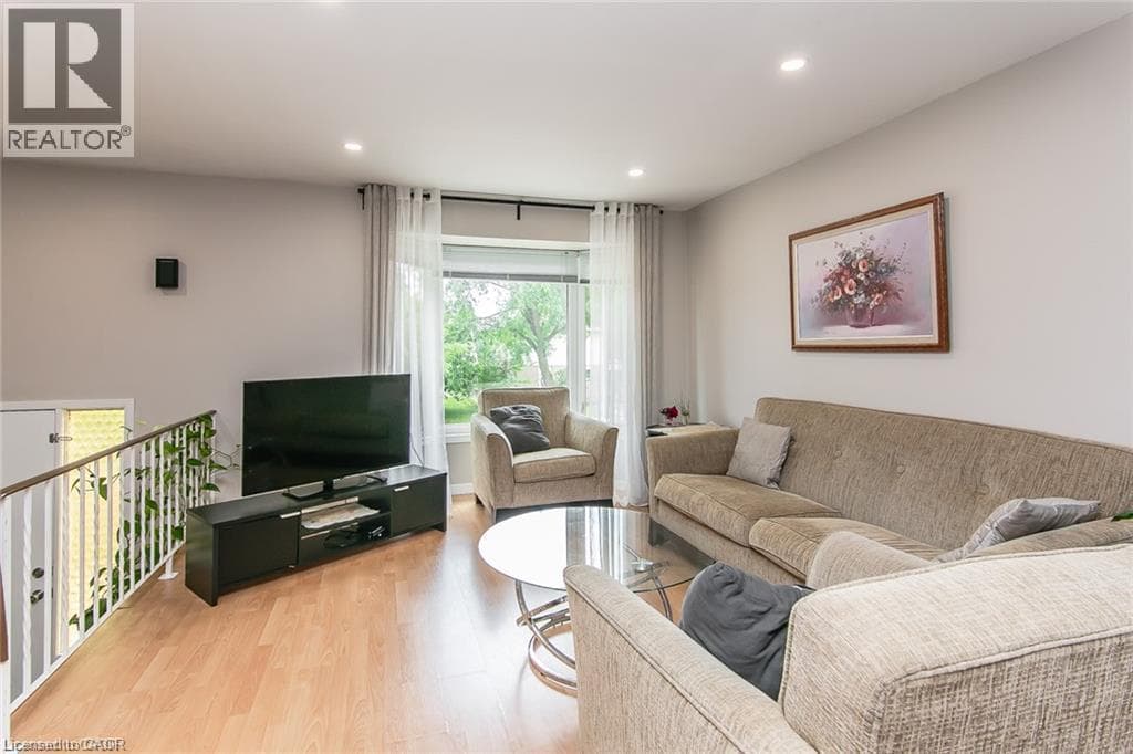 Single Family at B- 274 NORTHLAKE Drive, Waterloo, Ontario - Photo 7 - RE/MAX Garden City Realty
