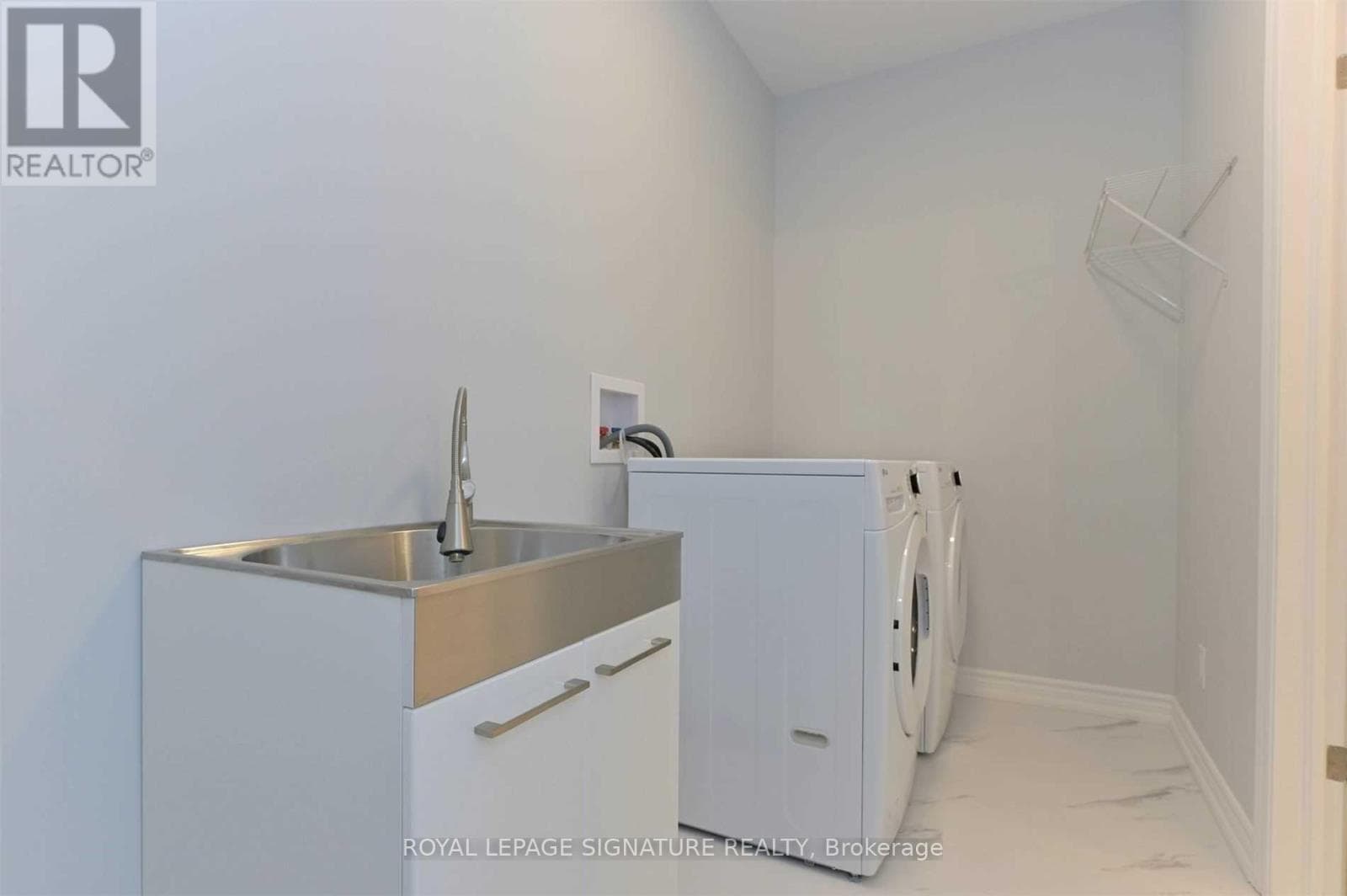 Single Family at 208- 529 South Pelham Road, Welland (West Welland), Ontario - Photo 5 - RE/MAX Garden City Realty