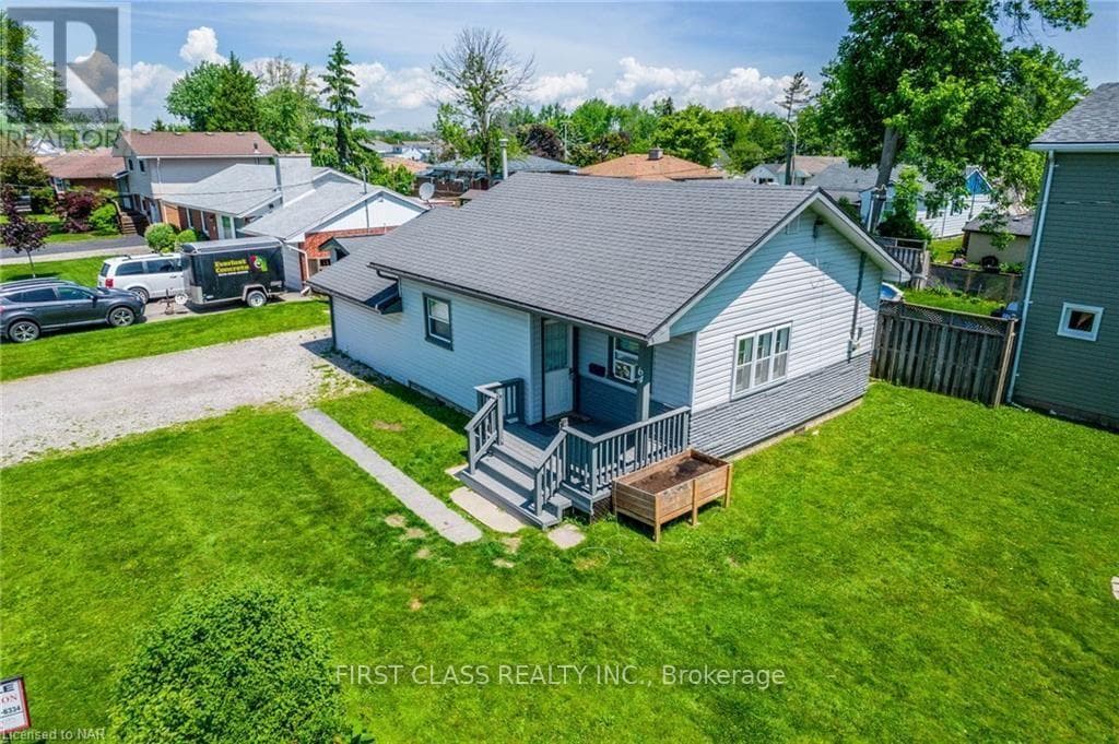 Single Family at 64 Dominion Road, Fort Erie (Lakeshore), Ontario - Photo 1 - RE/MAX Garden City Realty