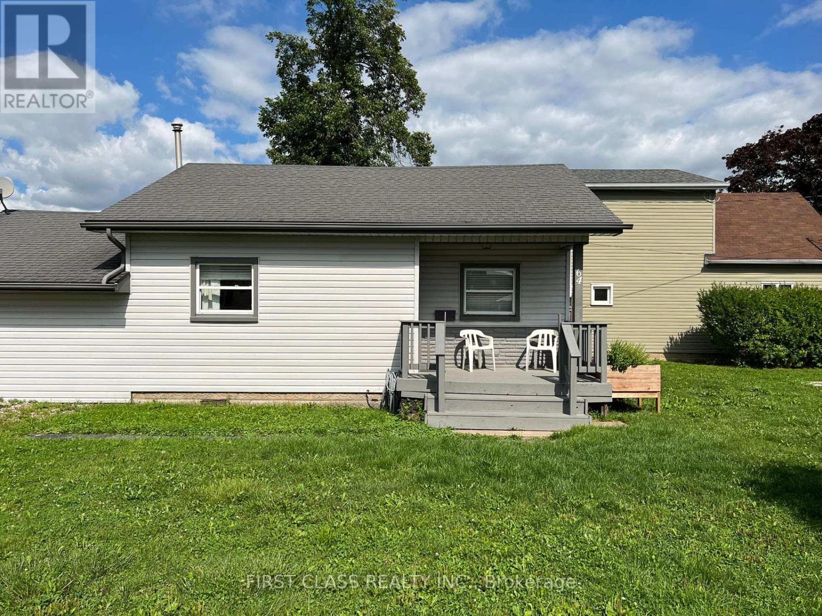 Single Family at 64 Dominion Road, Fort Erie (Lakeshore), Ontario - Photo 3 - RE/MAX Garden City Realty