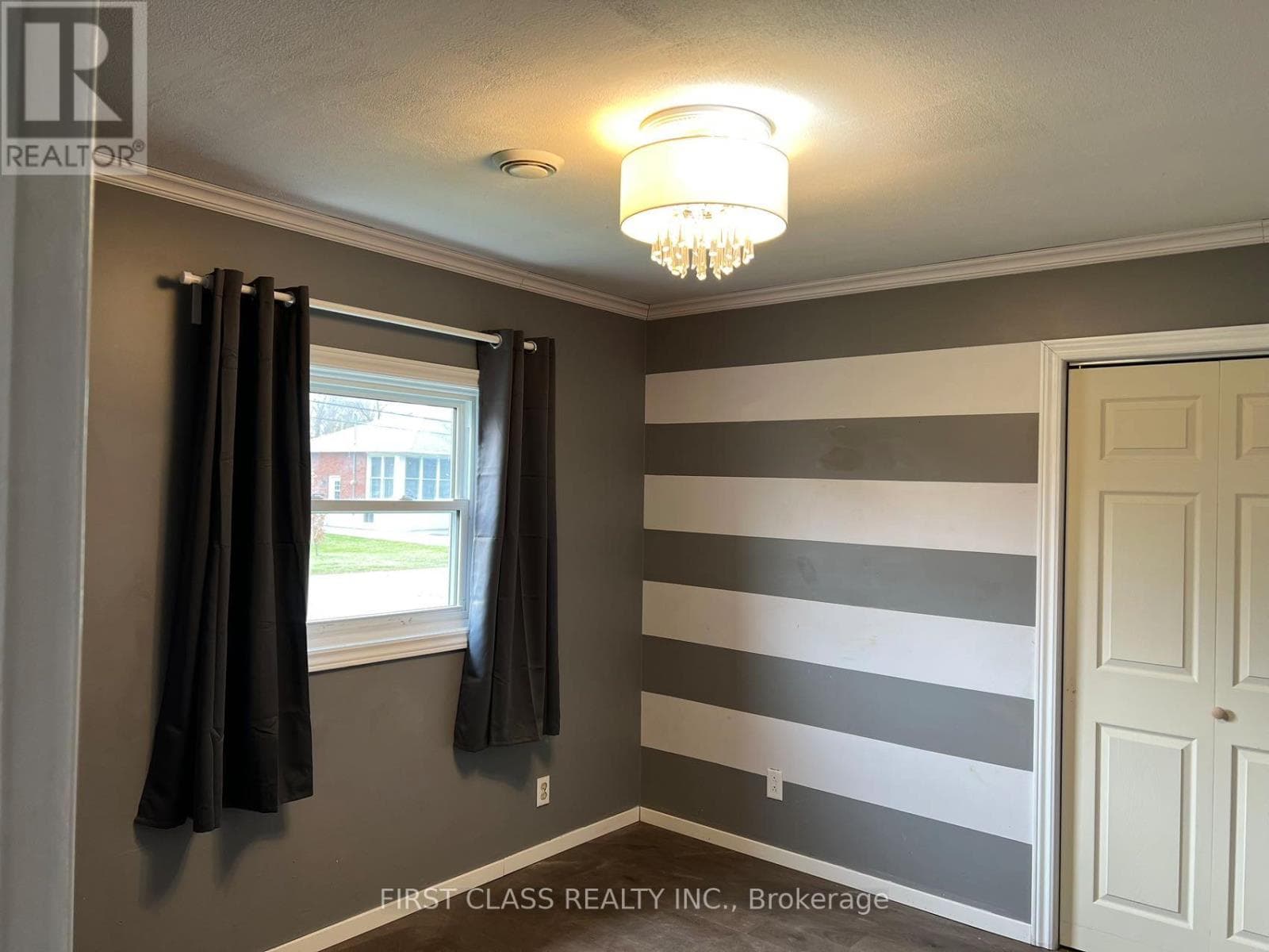 Single Family at 64 Dominion Road, Fort Erie (Lakeshore), Ontario - Photo 9 - RE/MAX Garden City Realty
