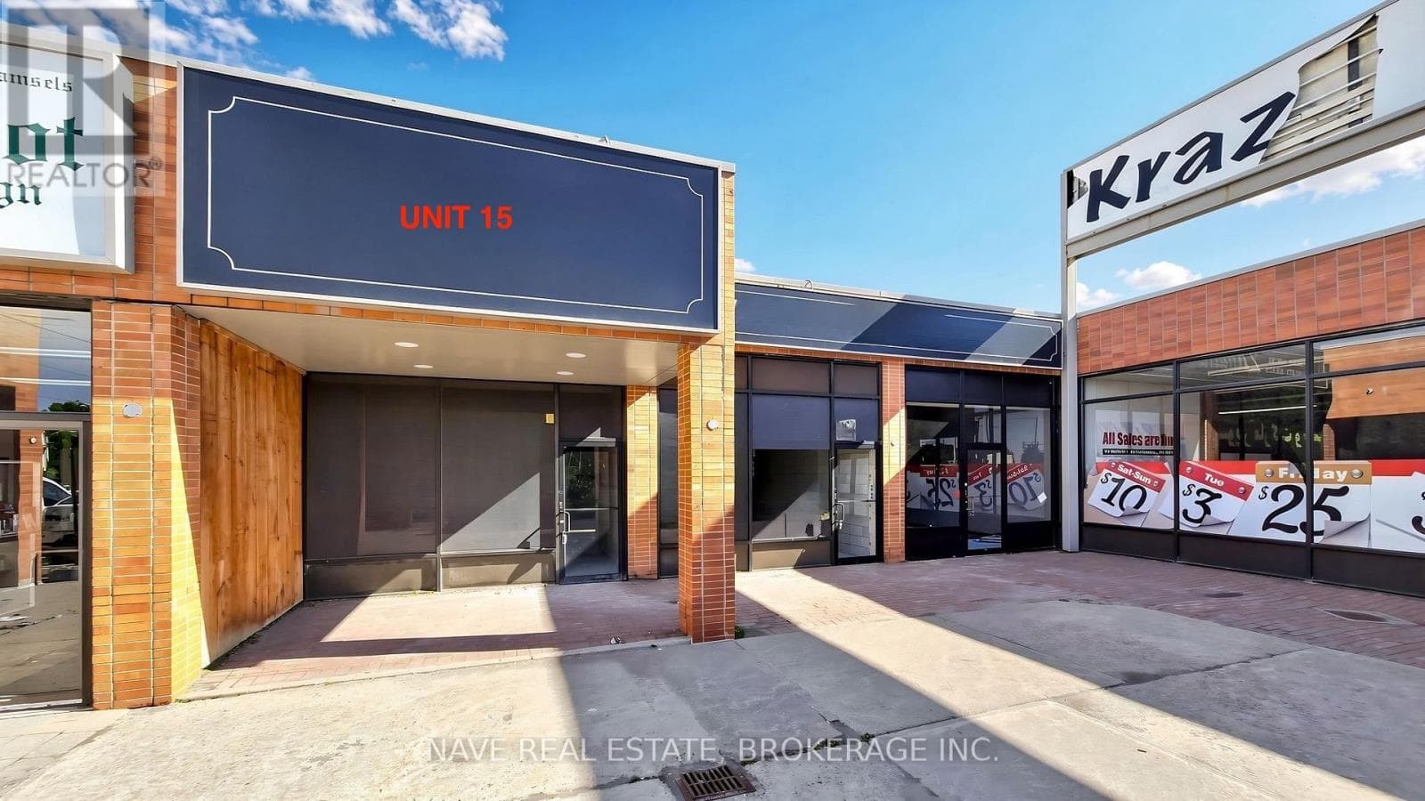 Retail at 15- 16925 Yonge Street, Newmarket (Central Newmarket), Ontario - Photo 4 - RE/MAX Garden City Realty