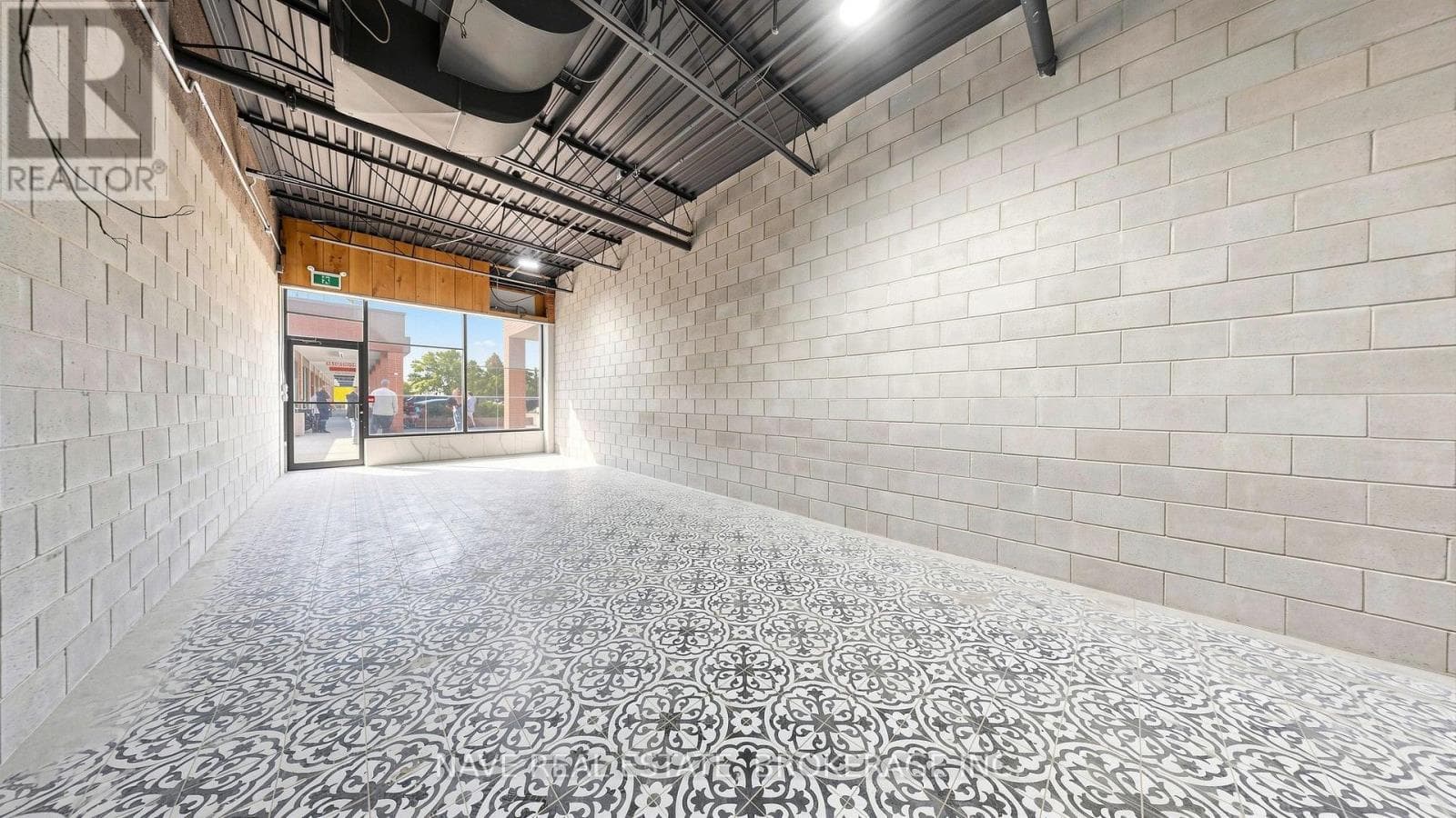 Retail at 15- 16925 Yonge Street, Newmarket (Central Newmarket), Ontario - Photo 5 - RE/MAX Garden City Realty
