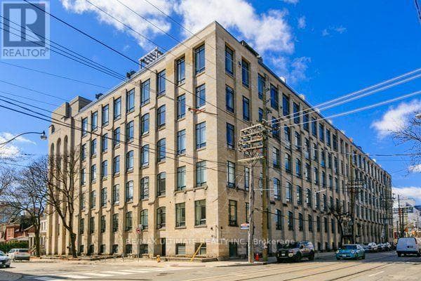 104- 993 Queen Street