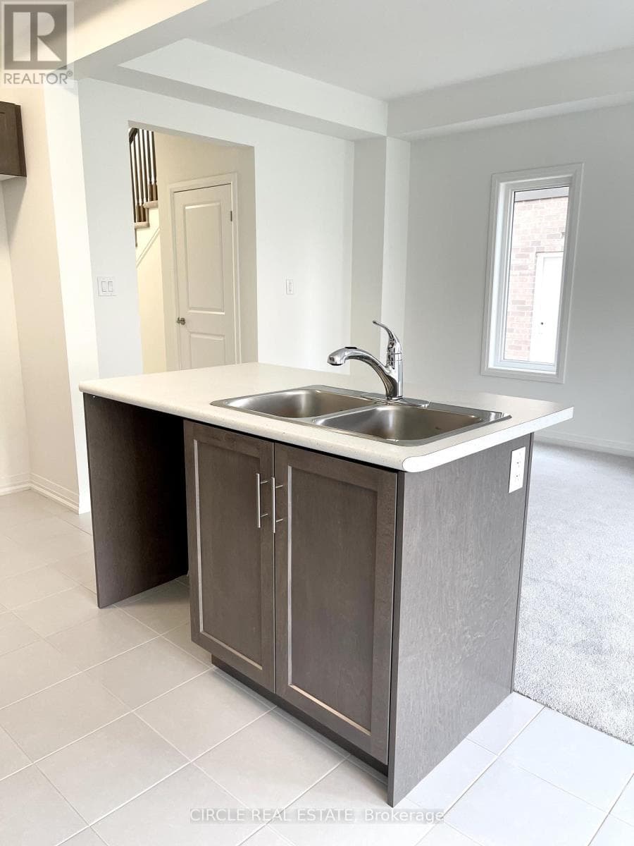 Single Family at 160 Bur Oak Drive, Thorold (Confederation Heights), Ontario - Photo 8 - RE/MAX Garden City Realty