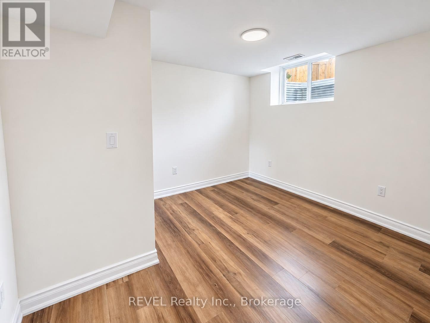 Single Family at LOWER- 15 IRONWOOD Court, Thorold (Confederation Heights), Ontario - Photo 5 - RE/MAX Garden City Realty