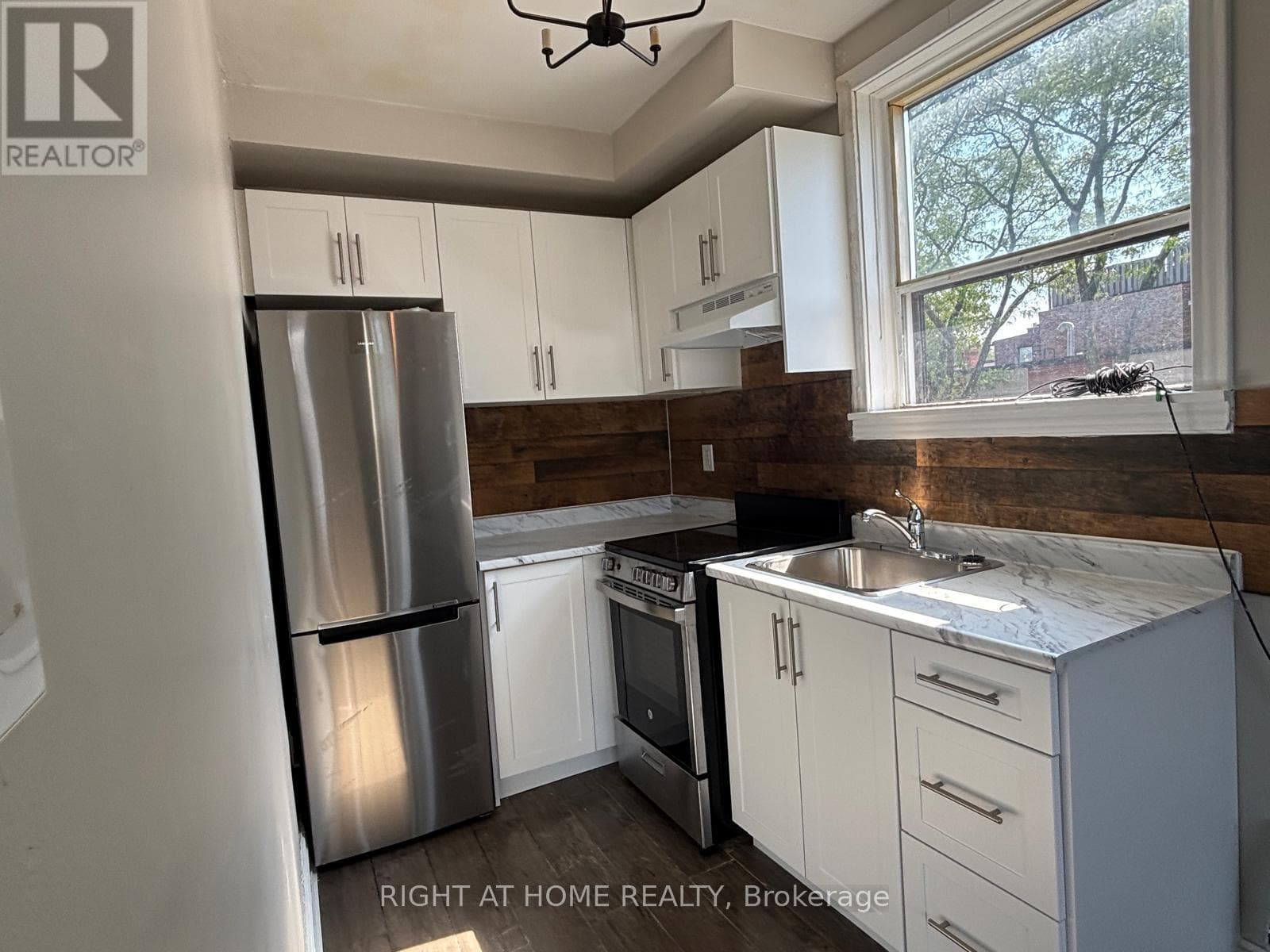 Single Family at 503 Oakwood Avenue, Toronto (Oakwood Village), Ontario - Photo 4 - RE/MAX Garden City Realty