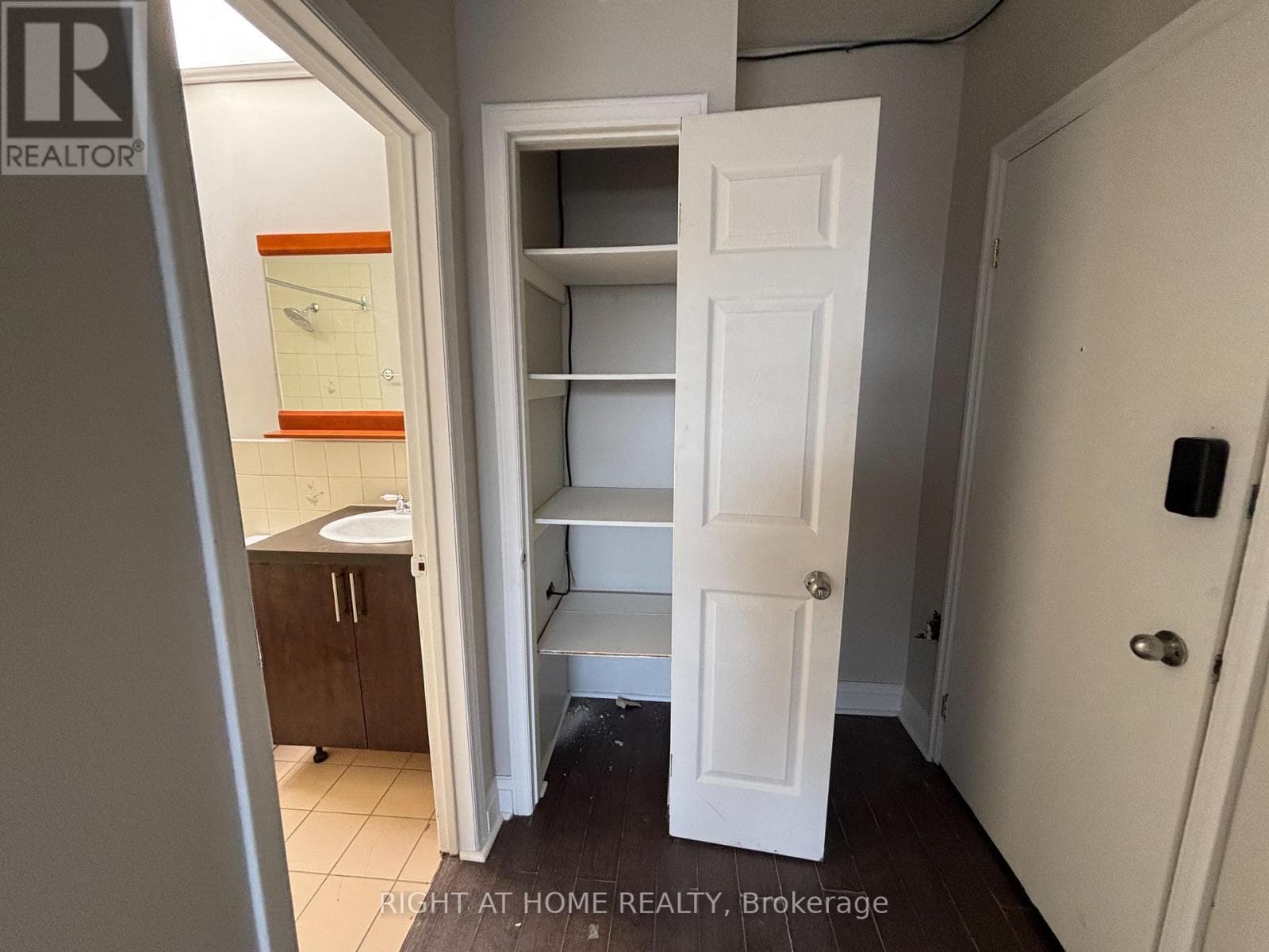 Single Family at 503 Oakwood Avenue, Toronto (Oakwood Village), Ontario - Photo 4 - RE/MAX Garden City Realty
