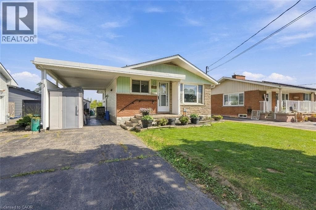 Single Family at 287 SANTONE Avenue, Welland, Ontario - Photo 3 - RE/MAX Garden City Realty