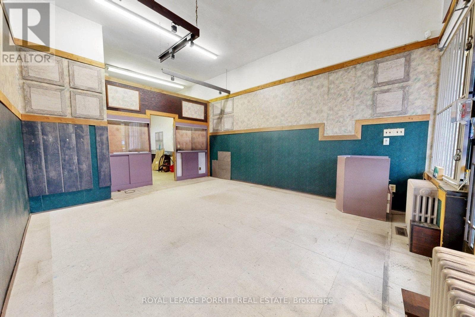 Retail at 3467 Lake Shore Boulevard, Toronto (Long Branch), Ontario - Photo 5 - RE/MAX Garden City Realty