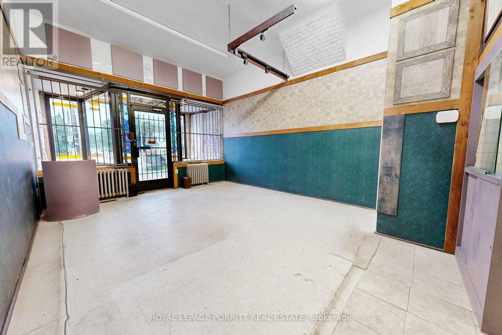 Retail at 3467 Lake Shore Boulevard, Toronto (Long Branch), Ontario - Photo 8 - RE/MAX Garden City Realty