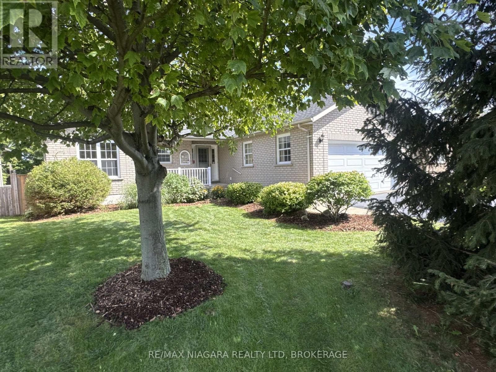 Single Family at 72 Ridge Road, Fort Erie (Ridgeway), Ontario - Photo 3 - RE/MAX Garden City Realty
