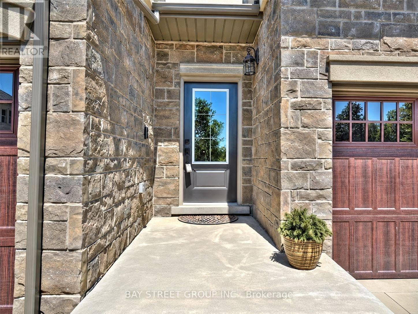Single Family at 6 St. Andrews Lane, Niagara-on-the-Lake (Town), Ontario - Photo 3 - RE/MAX Garden City Realty