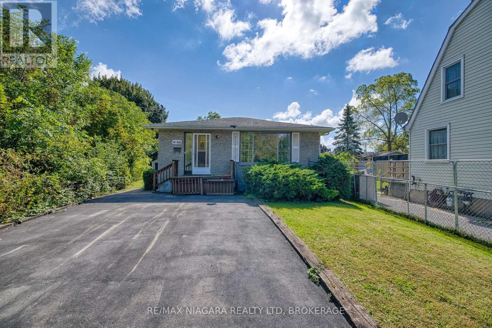 4166 Chippawa Parkway