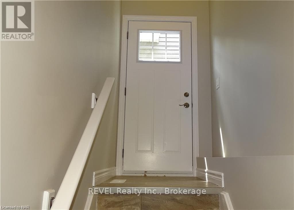 Single Family at 438 MCALPINE Avenue, Welland (Welland Downtown), Ontario - Photo 2 - RE/MAX Garden City Realty