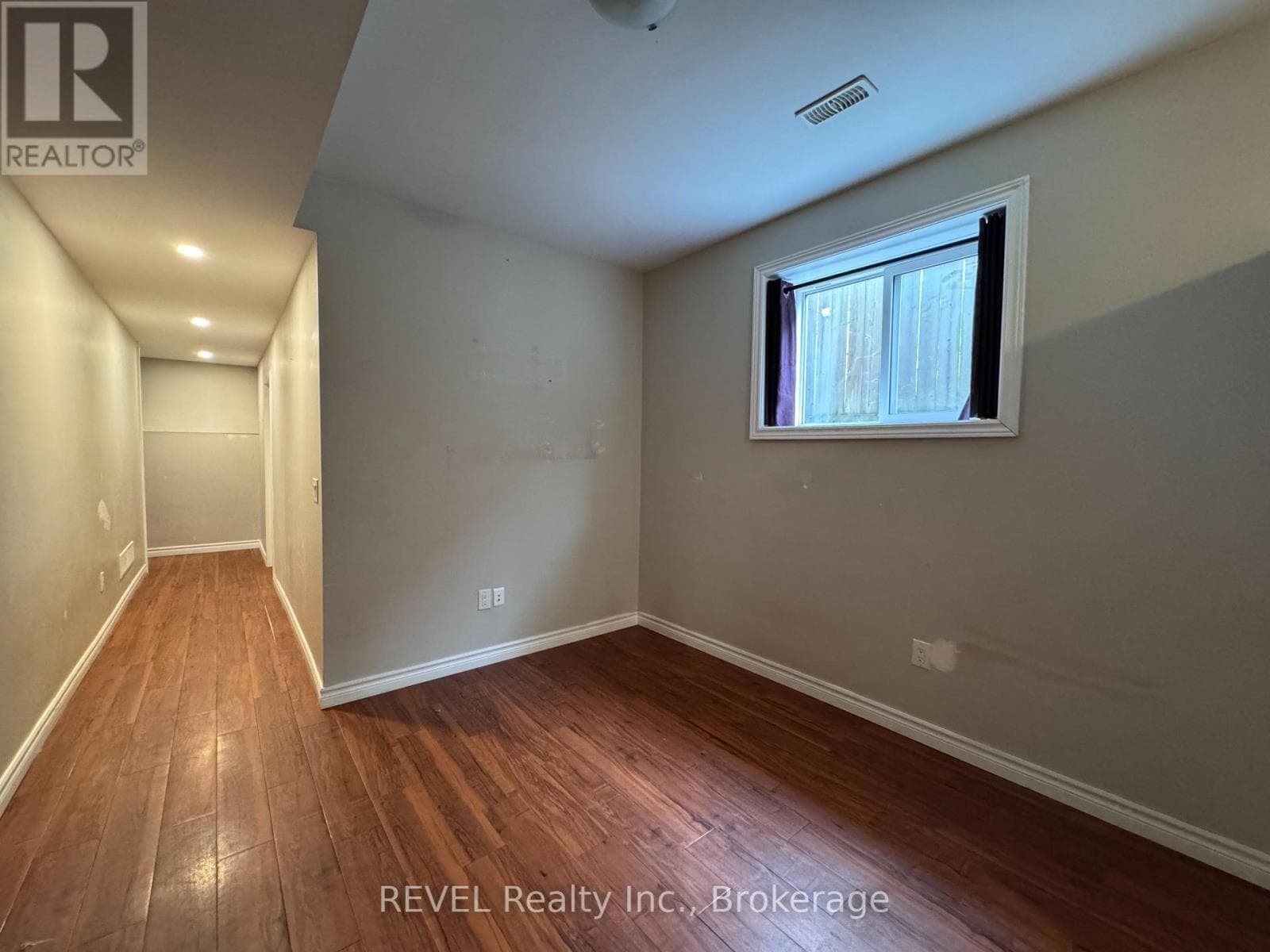 Single Family at 438 MCALPINE Avenue, Welland (Welland Downtown), Ontario - Photo 5 - RE/MAX Garden City Realty