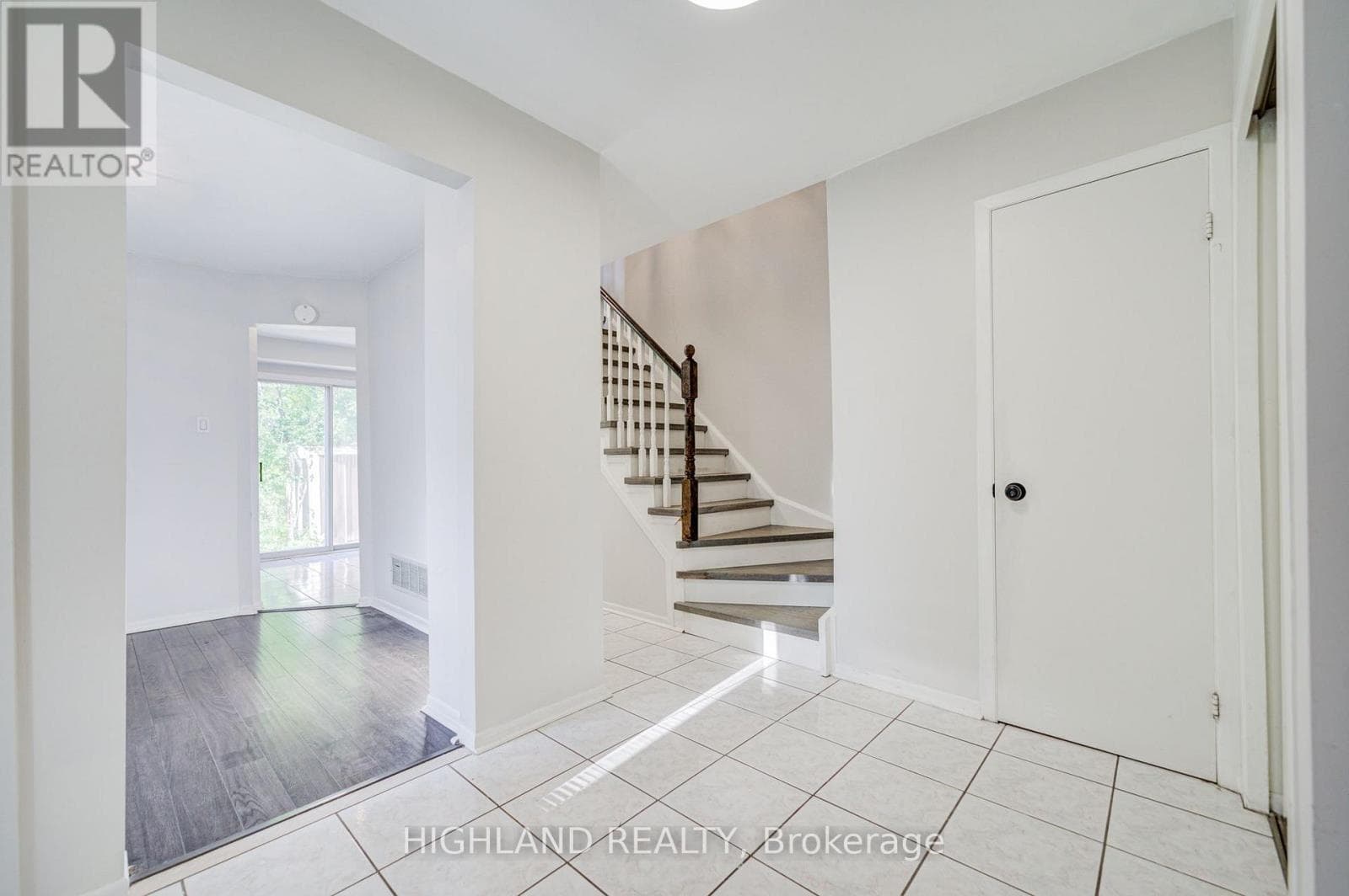 Single Family at 2032 Glenada Crescent, Oakville (WC Wedgewood Creek), Ontario - Photo 3 - RE/MAX Garden City Realty