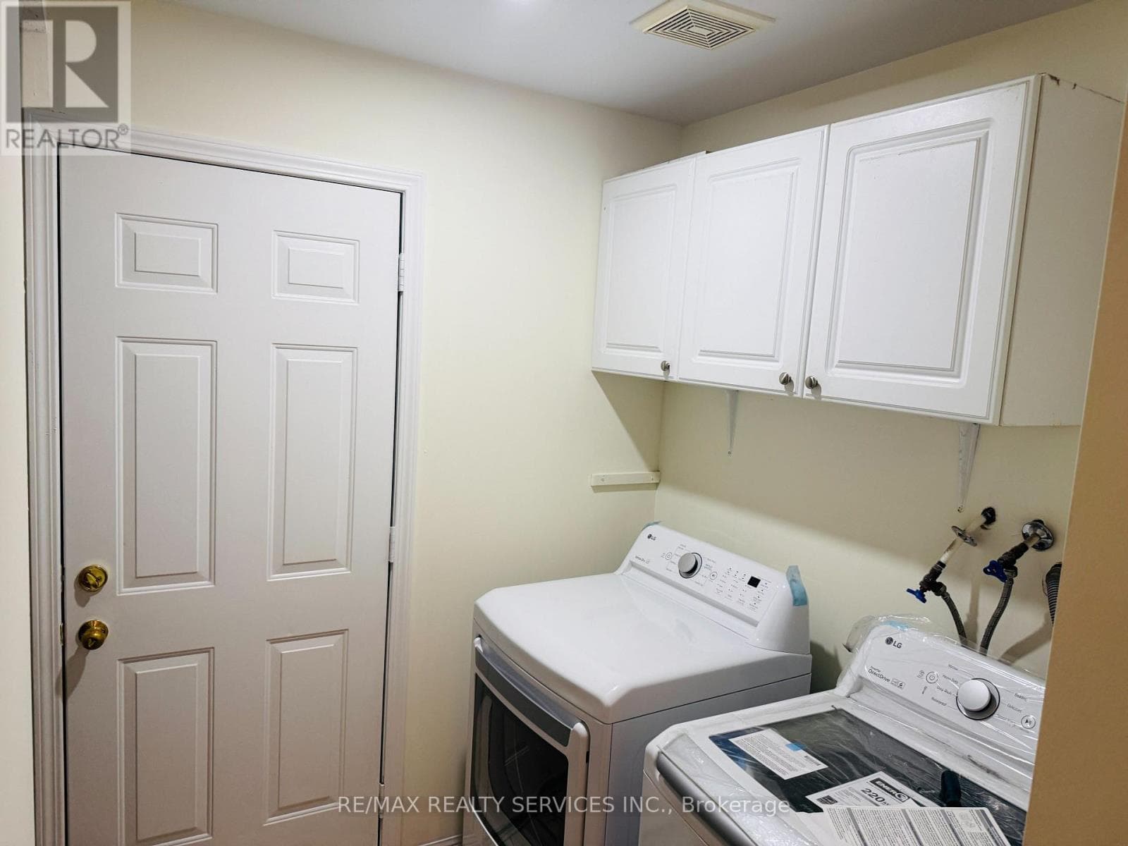 Single Family at 1134 Houston Drive, Milton (CL Clarke), Ontario - Photo 8 - RE/MAX Garden City Realty