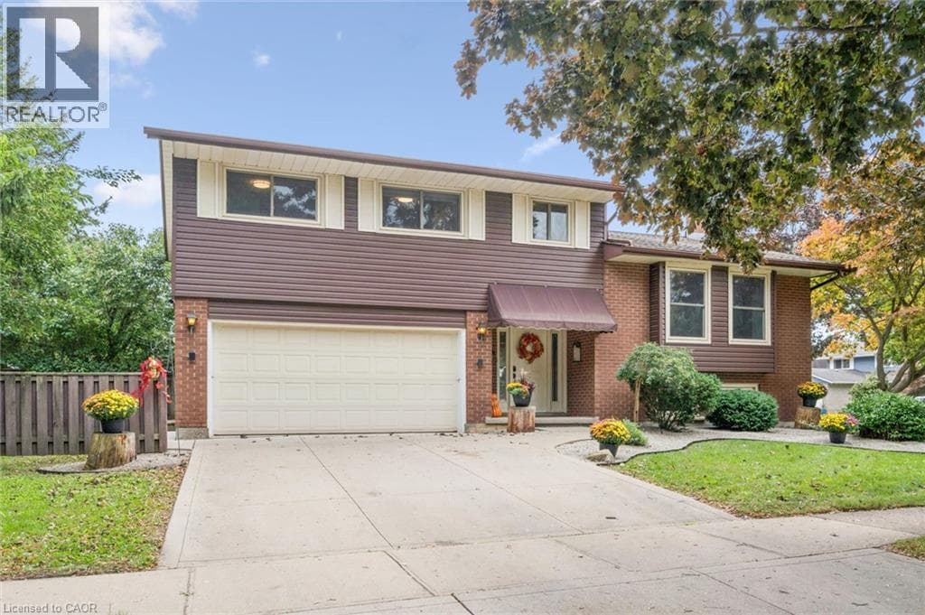 Single Family at 21 COLEBROOK Court, Kitchener, Ontario - Photo 2 - RE/MAX Garden City Realty